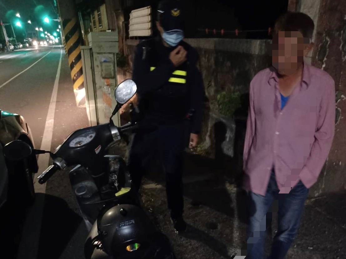 一瓶不夠還想續瓶 男僥倖酒駕遭警識破送辦。〈圖/記者蔡宗武翻攝〉