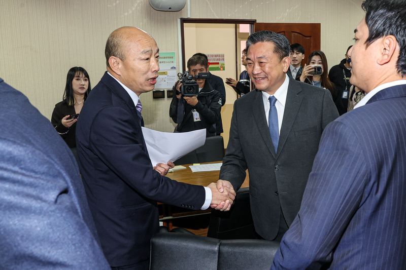羅智強在臉書揭露,收到恐嚇訊息,揚言炸韓國瑜、立法院及羅智強等人。圖/中央社