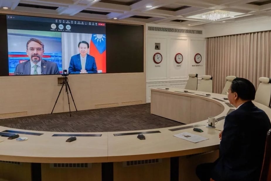 外交部長吳釗燮日前接受印度「News X」首席主播Rishabh Gulati視訊專訪,引發大陸駐印度大使館不滿。翻攝外交部官網