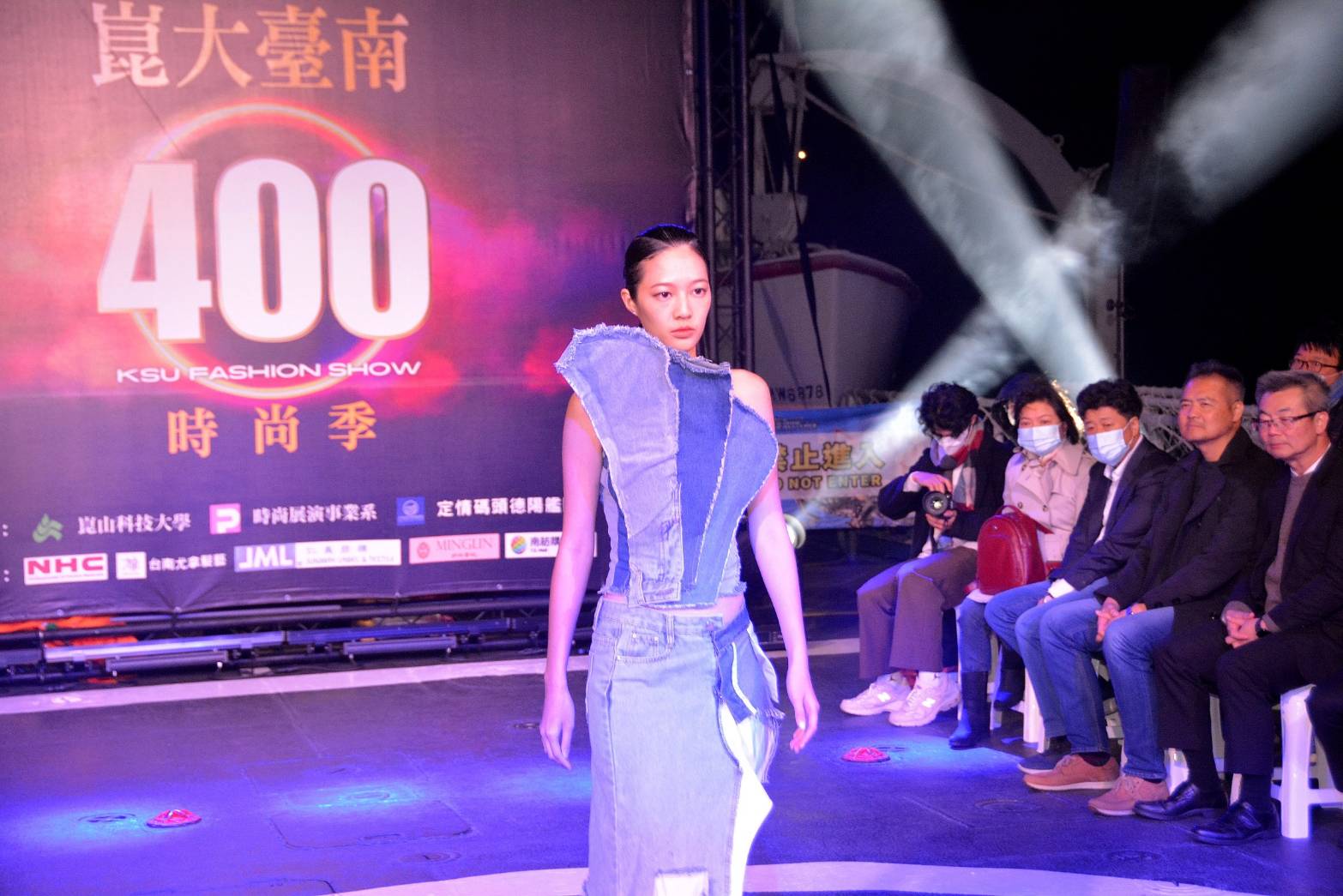 ▲崑大時尚展演系學生走秀台風穩健，完全不亞於專業模特兒。。（圖／記者陳彥霖翻攝）
