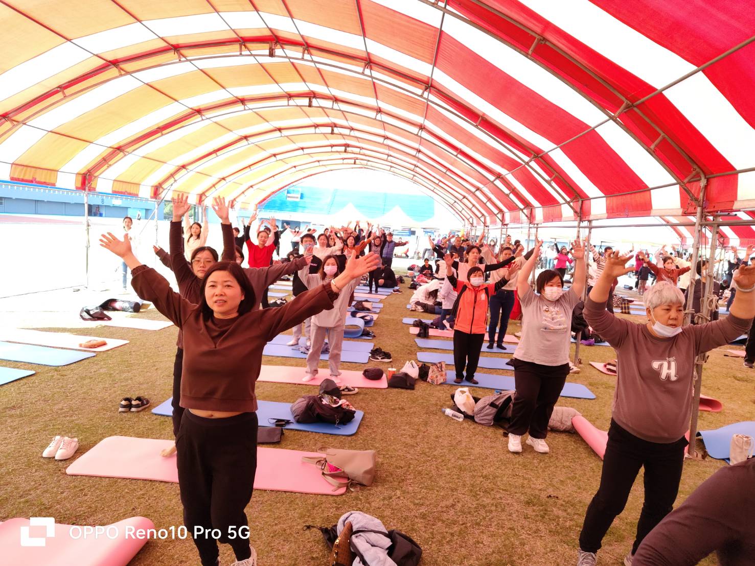 ▲彰化縣政府辦理「彰喚女力舞動音樂祭暨113年運動i臺灣啟動會」，現場逾千人舞動身軀齊跳Zumba、皮拉提斯，熱力四射。（記者張溎壕攝）