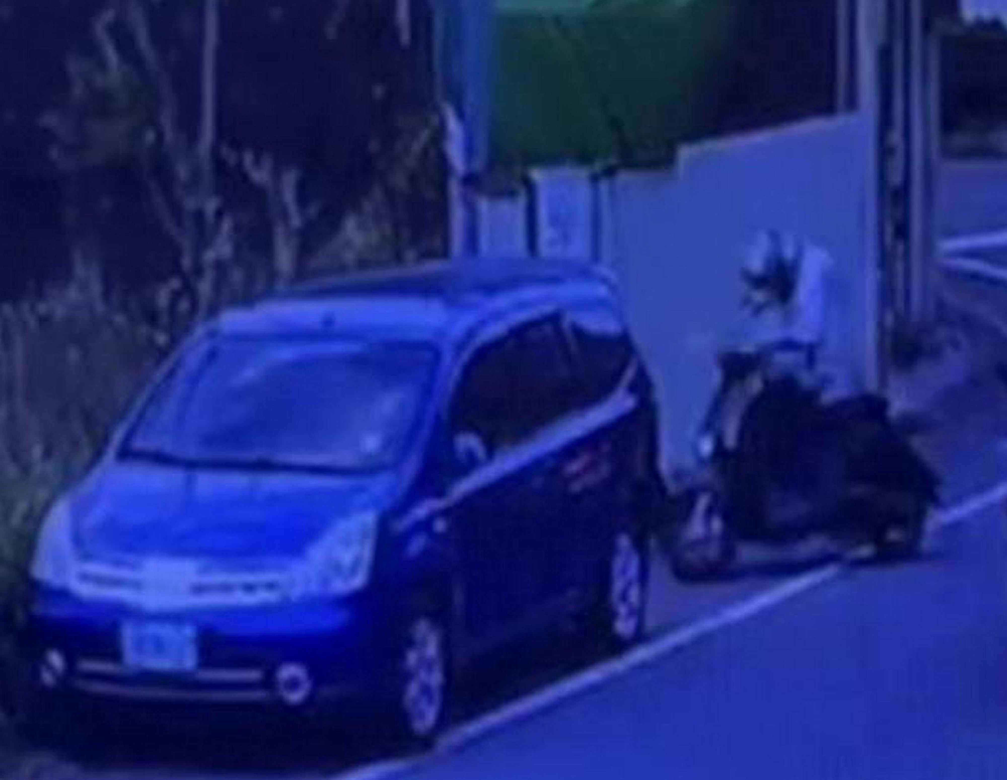 ▲一名年屆六旬的吳姓老翁騎乘機車，突然跨越雙黃線逆向行駛，與對向騎乘的傅姓婦人相撞，老翁在肇事後逃逸，沒有停車或報案。（記者張溎壕翻攝）