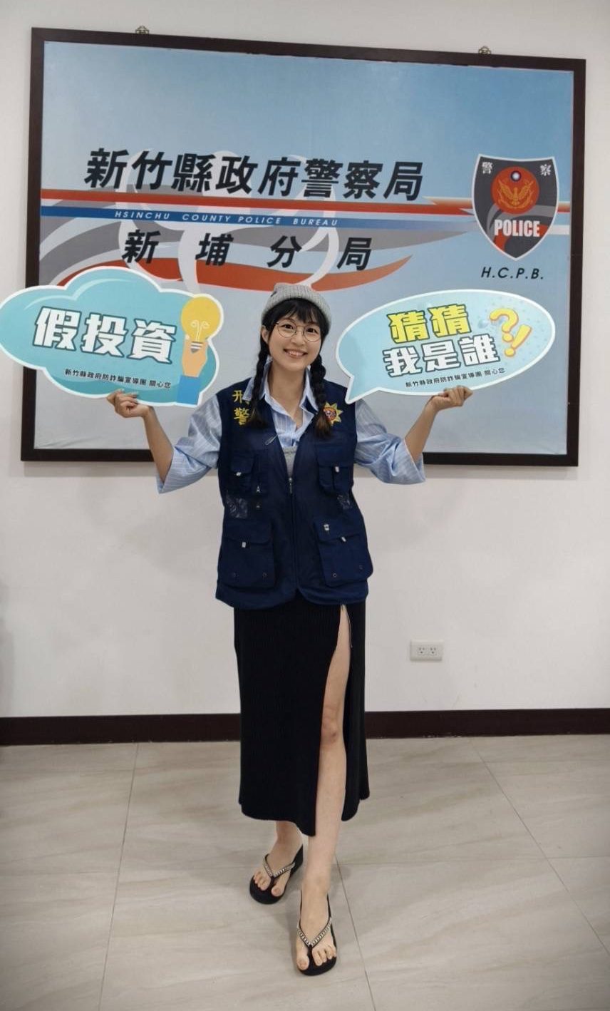 新埔分局特別邀請網紅「QQ姐姐」擔任竹縣打詐隊的「反詐大使」。（圖/記者林照東翻攝）