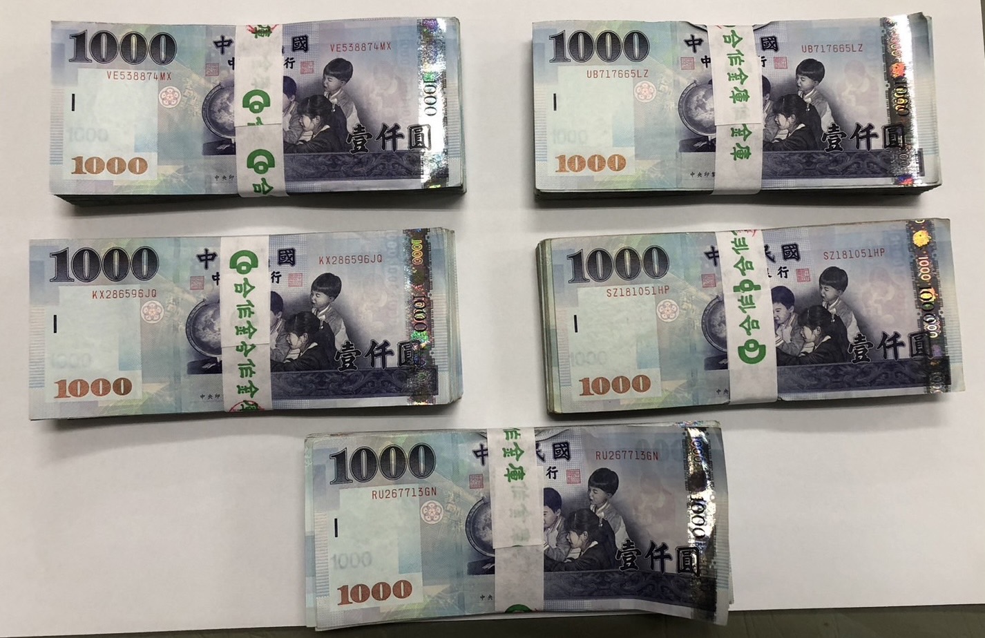 查獲贓款。〈圖/記者蔡宗武翻攝〉