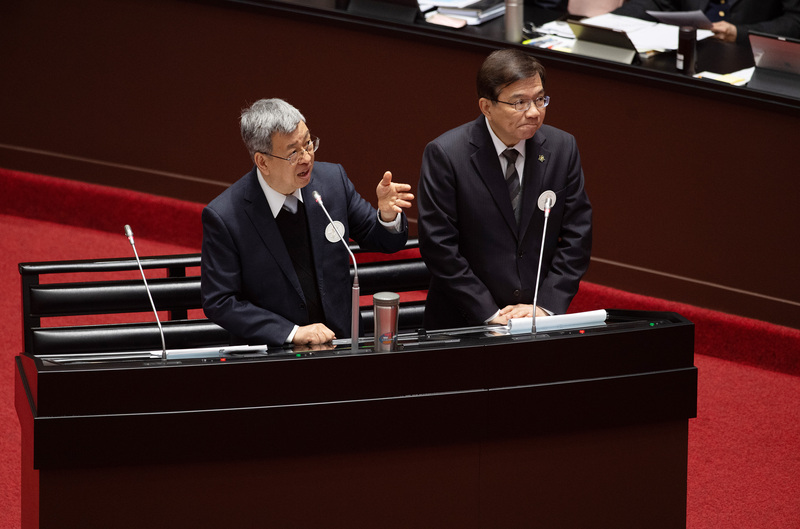 行政院長陳建仁於立法院列席並備質詢,屢屢與在野黨立委發生激烈口角。圖/中央社