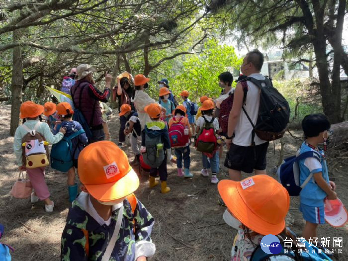 桃園市環保局為鼓勵民眾親近海洋,將辦理45場次海岸教育遊學課程。