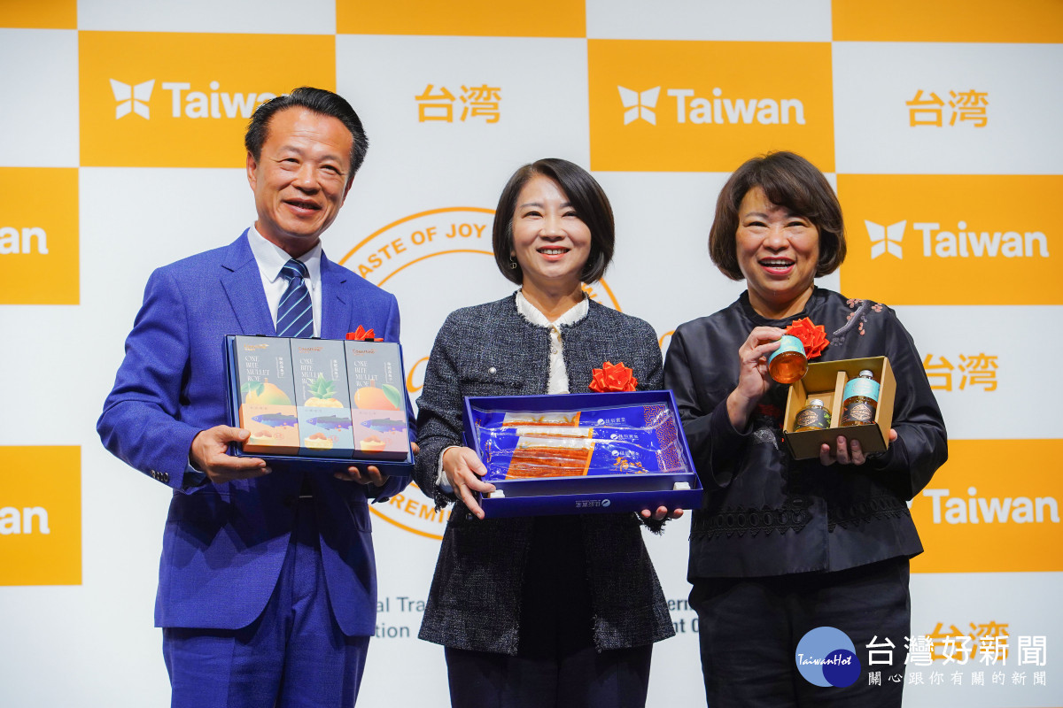 東京食品展台灣館展前記者會,嘉義縣長翁章梁搶先曝光果乾烏魚子/嘉義縣府提供