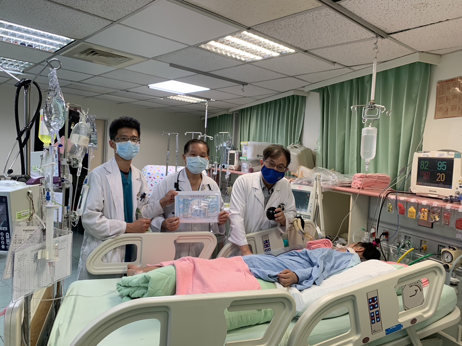 ▲實施音樂治療到今天已第3天了，照顧她護理人員最能感受到她的進步，驚喜的發現她的瞳孔對光線越來越有反應。（彰化秀傳醫院提供）