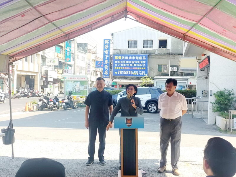 捐贈大寮派出所警用偵防車　和發產業園區廠商協進會當警方後盾