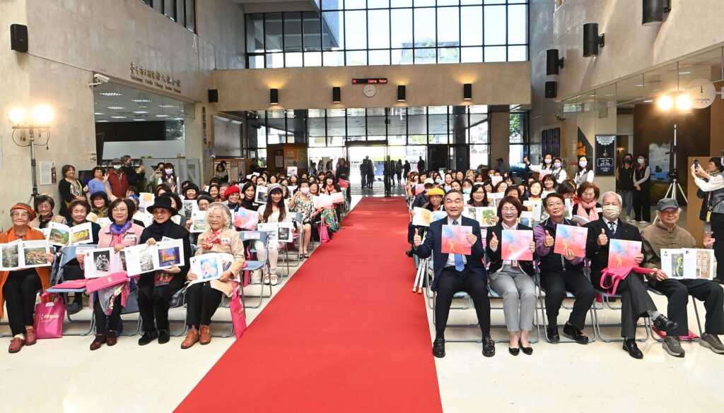 ▲臺中市女性藝術家邀請展今天在臺中市大墩文化中心盛大開幕。(記者張玉泰翻攝)