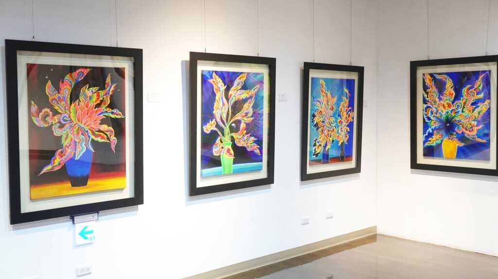▲蘇俊吉「凡花是錦」系列作品個展,即日起至3月10日在彰化縣立美術館五樓展示室展出。(記者林郁芯攝)
