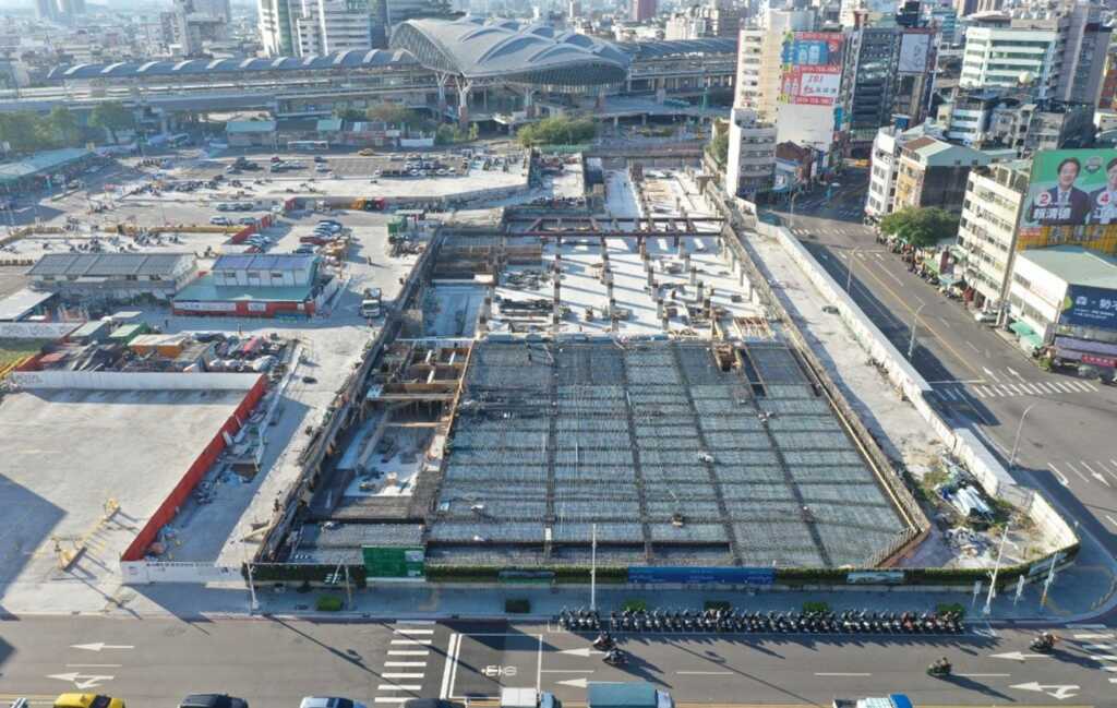 ▲大台中轉運中心已於111年6月開工後,完工後將提供超過5百席汽車及近1300席機車停車空間。(台中市交通局提供)