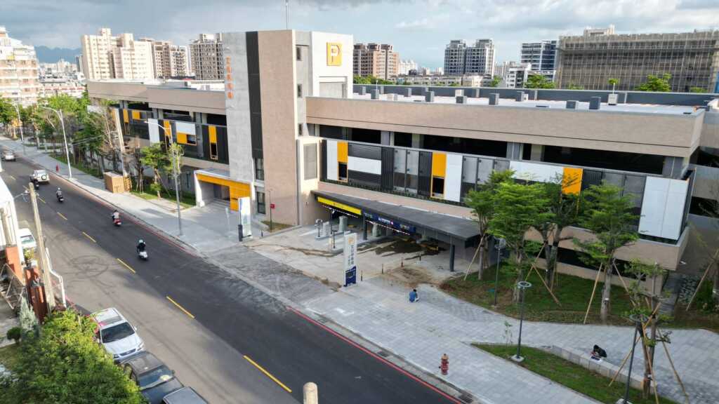 ▲南屯區文山停車場已於112年底啟用,地上4層提供351席汽車及590席機車停車空間。(台中市交通局提供)