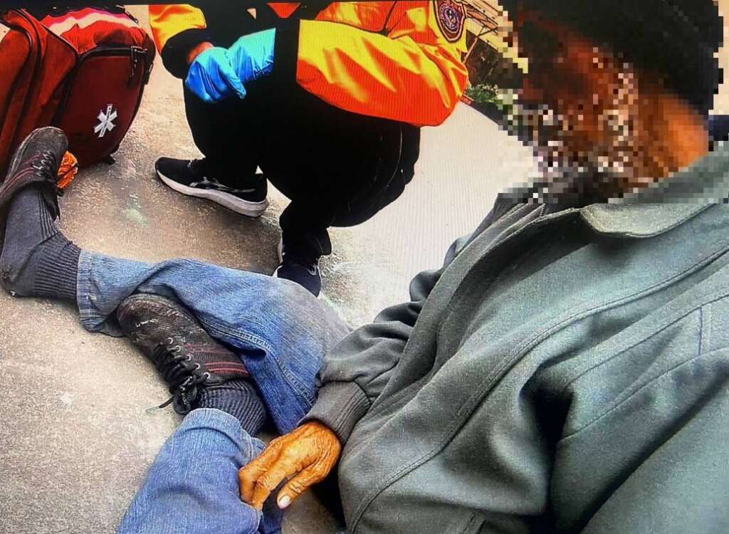▲和美分局員警處理身分不明路倒長者,鍥而不捨、積極查明其身分,進而尋獲已失蹤44年王姓長者,協助於春節前順利返家團圓。(彰化縣警察局提供)