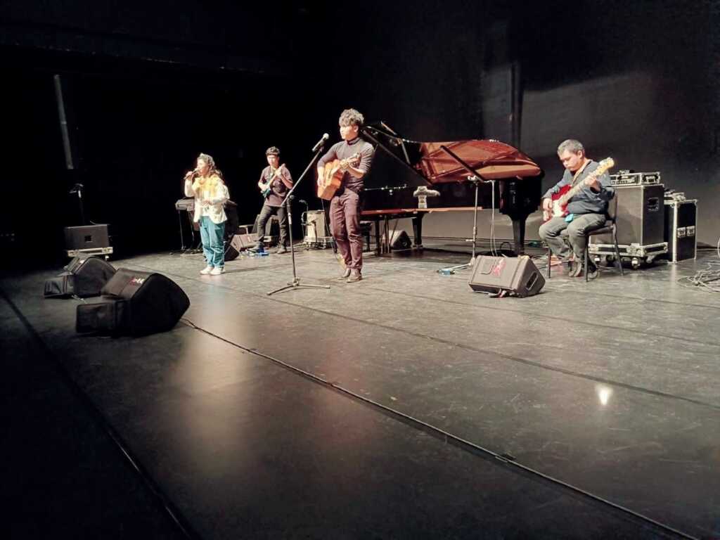 ▲學生樂團合奏及演唱。（台中市政府提供）