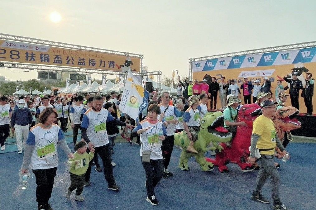 ▲3000位熱情民眾攜家帶眷來運動。(台中市政府提供)