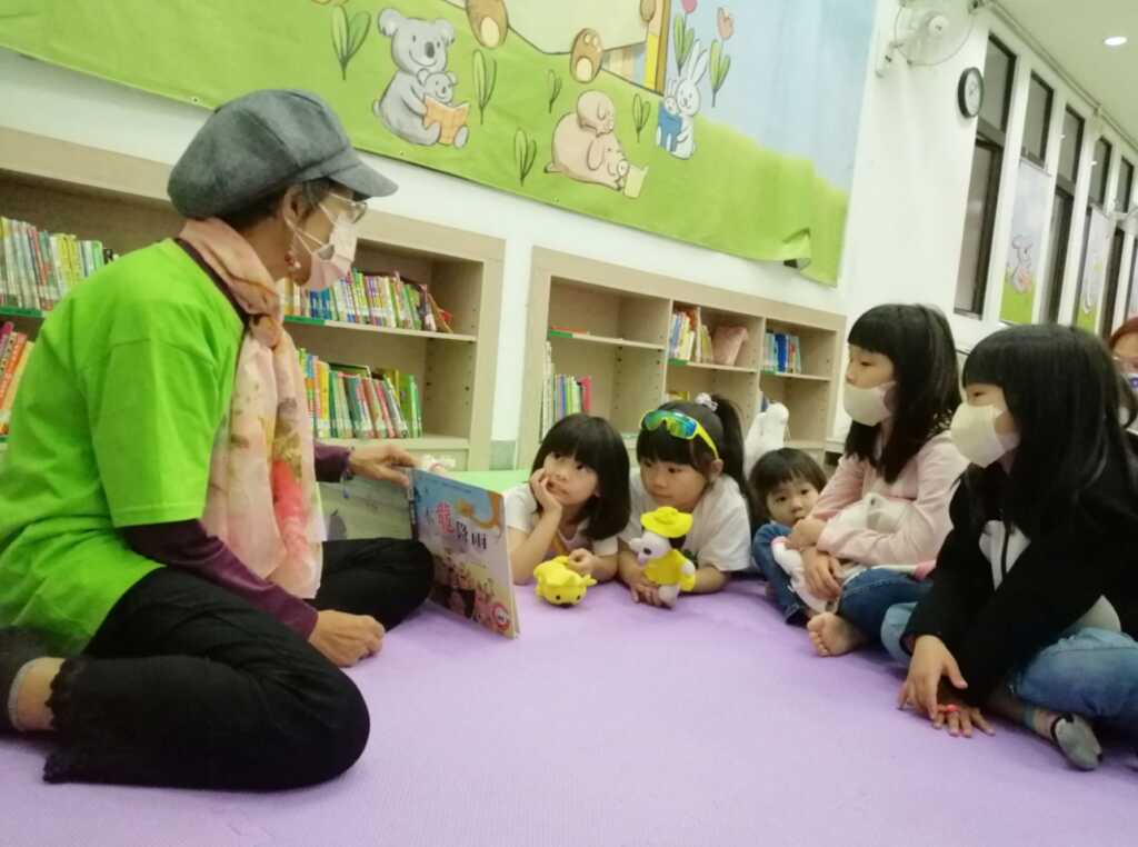 ▲台中故事協會培訓志工在圖書館、文學館、育幼院、兒童之家等地說駐點故事。(台中文化局提供 )