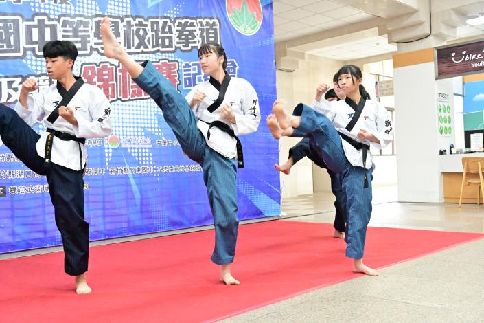 官網DSC_7779由新竹縣跆拳道好手於記者會演出,虎虎生風。.JPG