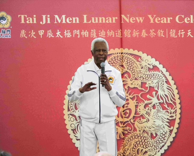 ▲太極門弟子William “Mickey” Stevenson是知名的音樂製作人，分享練太極門氣功對他的幫助。（記者李欣翻攝）