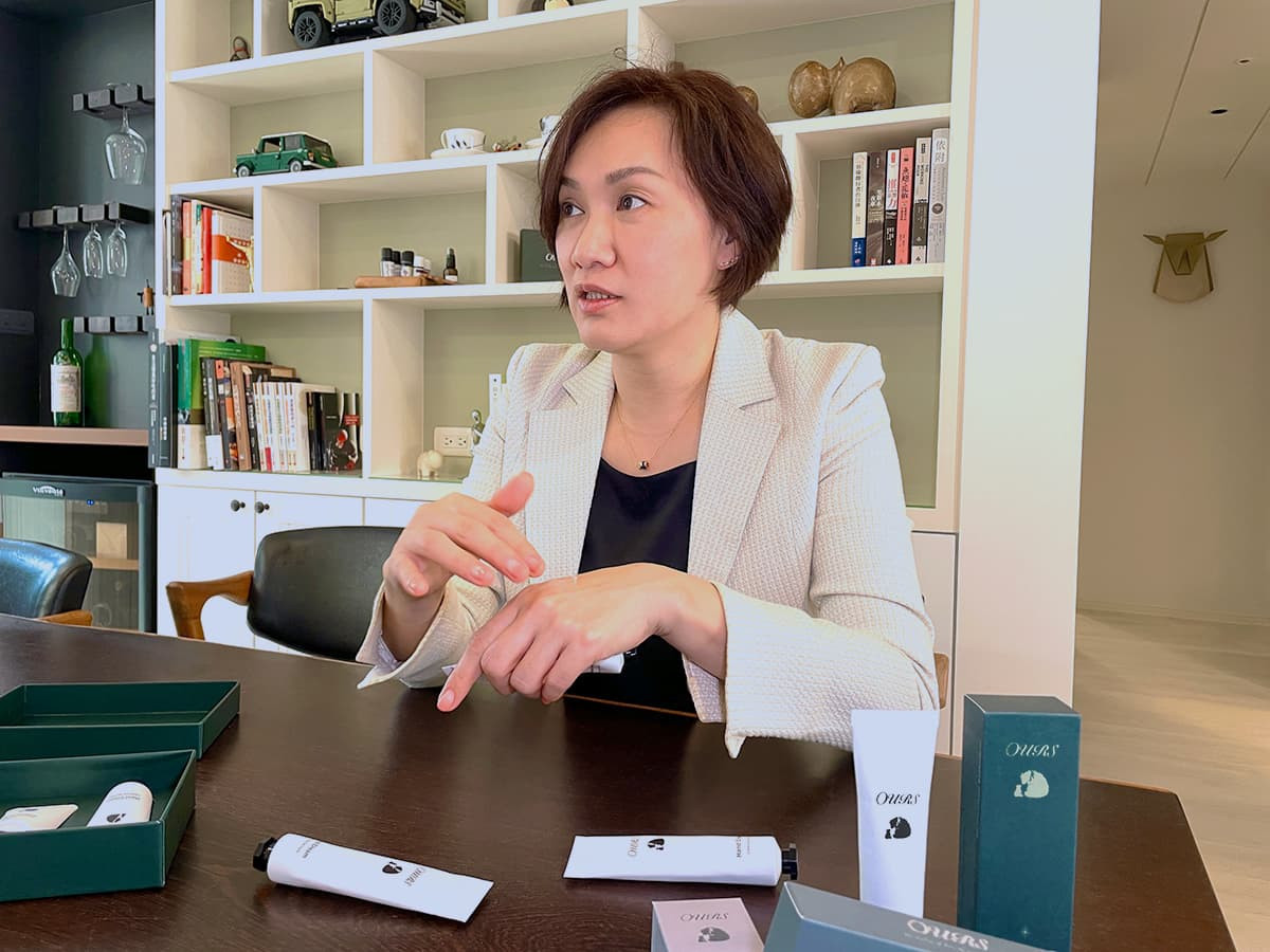 Oursvie吾爾思品精油護手霜,細心呵護每位女性的雙手,打造女王般的柔嫩與優雅。(圖/Oursvie吾爾思品)