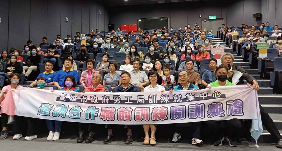 高市勞工局產訓合作班150名學員迎開訓 新住民學姊勉專注細節不斷練習