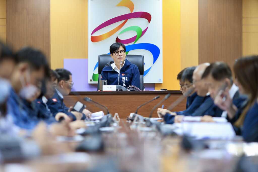 ▲高雄市長陳其邁主持市政會議,宣導長者、民眾踴躍接種公費流感疫苗,提升自我防護力。(高雄市政府提供)