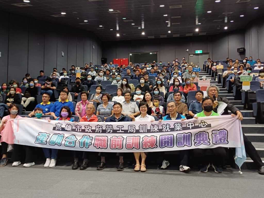 ▲高雄市勞工局在大寮職訓場域舉辦「產訓合作職前訓練班」開訓典禮。(高雄市勞工局提供)