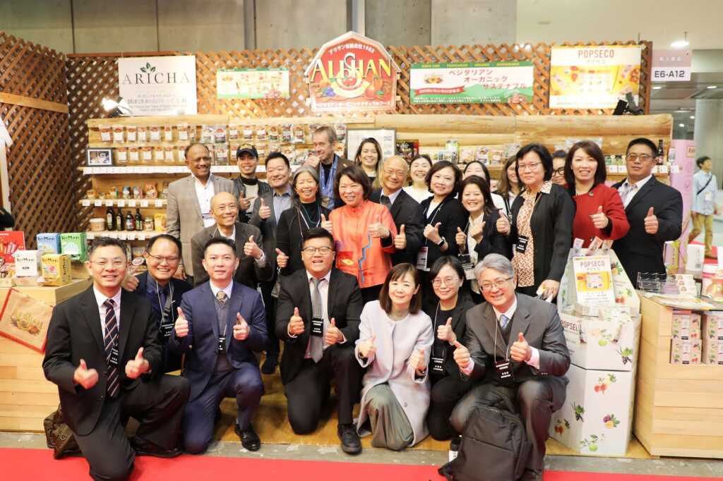 ▲黃敏惠市長率市府團隊與阿里山咖啡業者合影。(嘉義市政府提供)