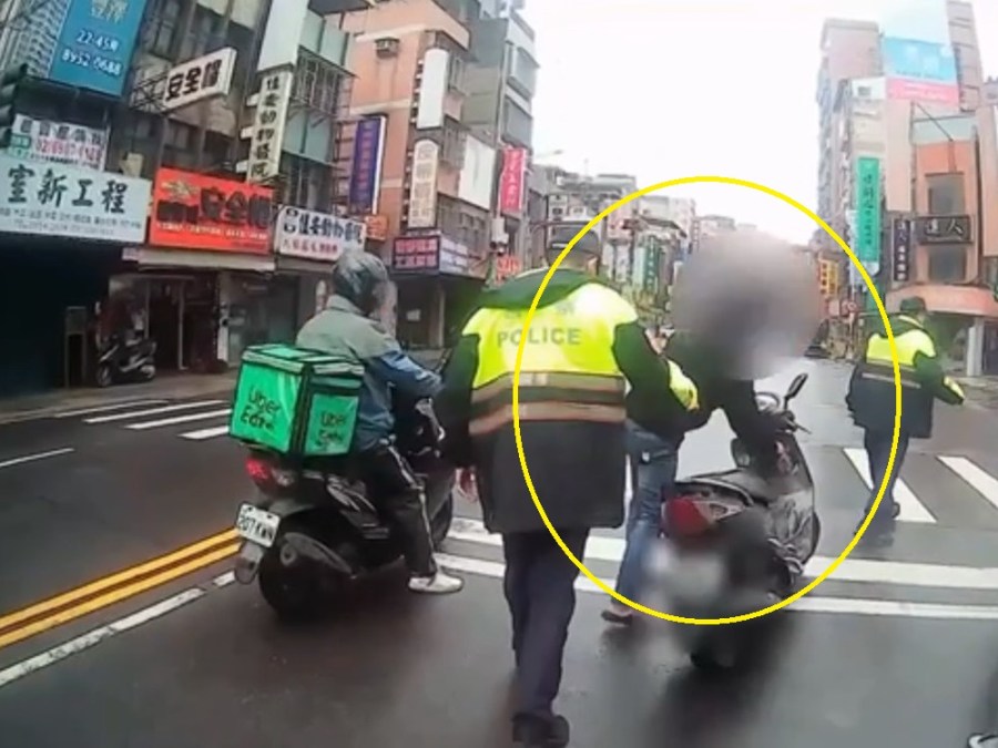 自知藏毒難逃法網 43歲男遇警竟神回不用看了走吧 209 cnews204240305a03
