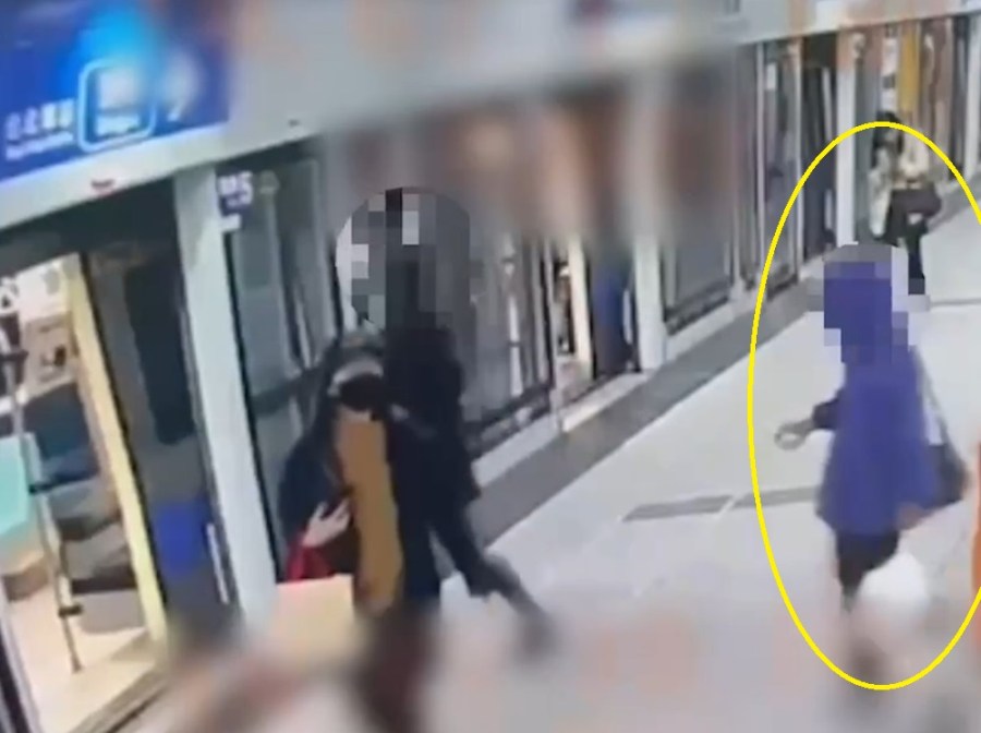 北捷有怪客 連帽外套男涉對女子潑不明液體 215 cnews204240305a16