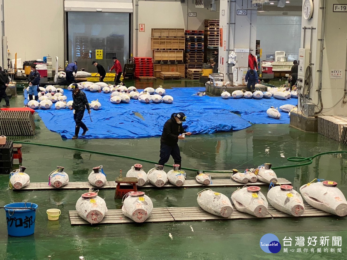 彰化縣長王惠美一行人參觀豐洲市場。圖/彰化縣政府提供