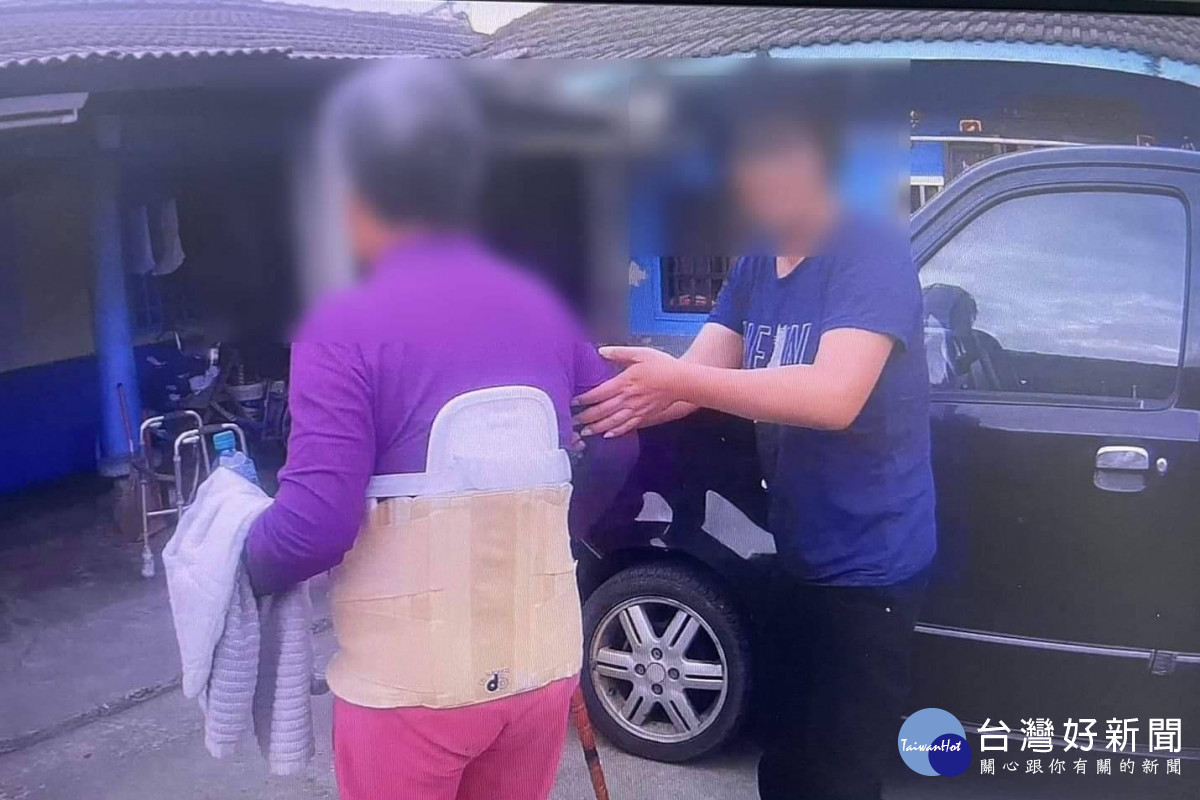 老婦參加廟會迷途，臺西警平安護送返家／警方提供