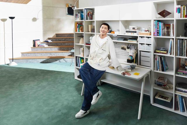 直擊BTS防彈少年團RM靈感創作來源的書房.jpg