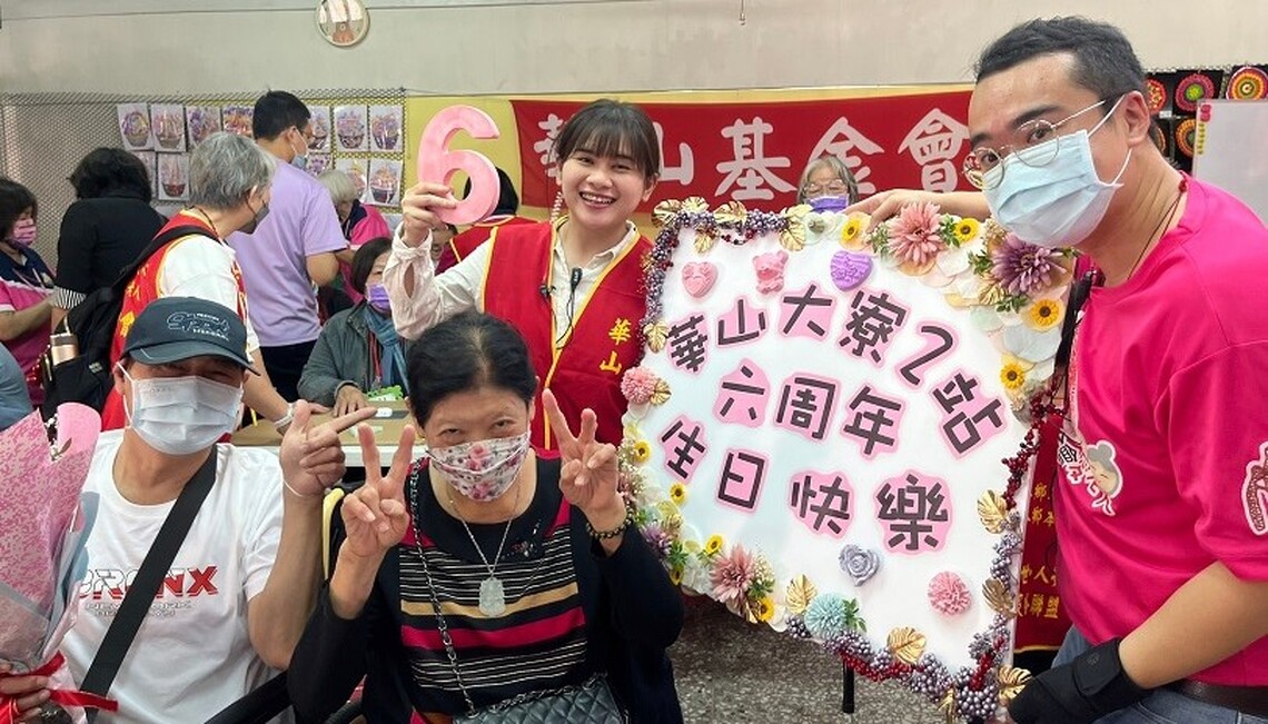 華山大寮二站感恩茶會 幼童驚喜獻花慶婦女節