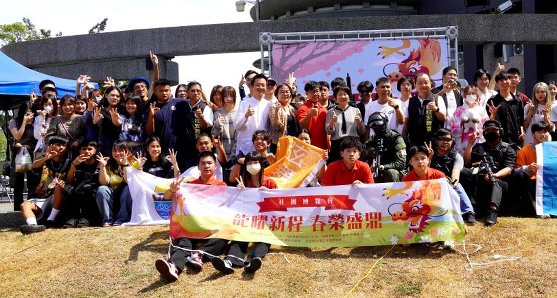 正修社博吸睛 暢玩塔羅牌 魔術驚奇連連