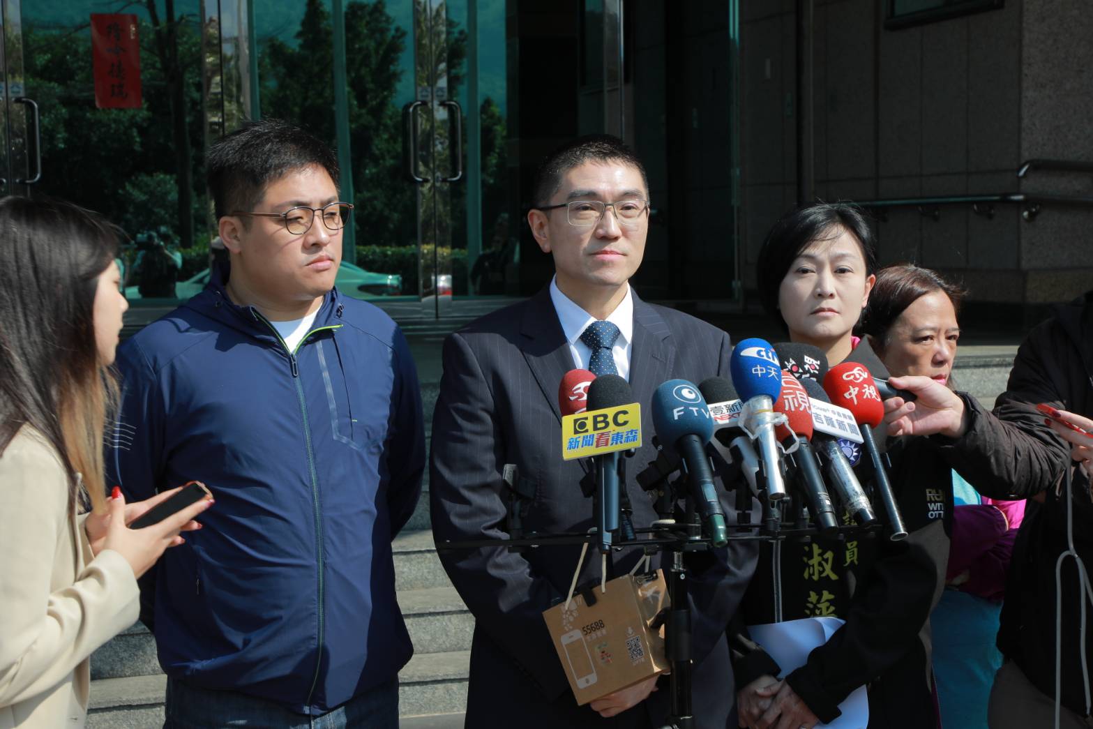 基隆市校外霸凌事件引起市長強烈譴責 承諾將對涉案少年進行輔導與懲戒