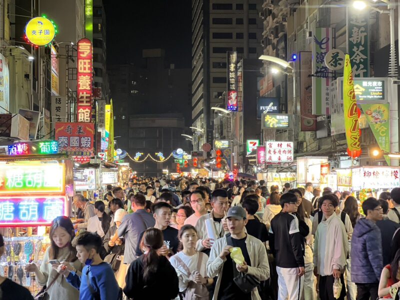 歌迷注意！三月高雄演唱會陸續登場 商圈夜市優惠券憑票兌換  歡迎歌迷「加食延暢」！