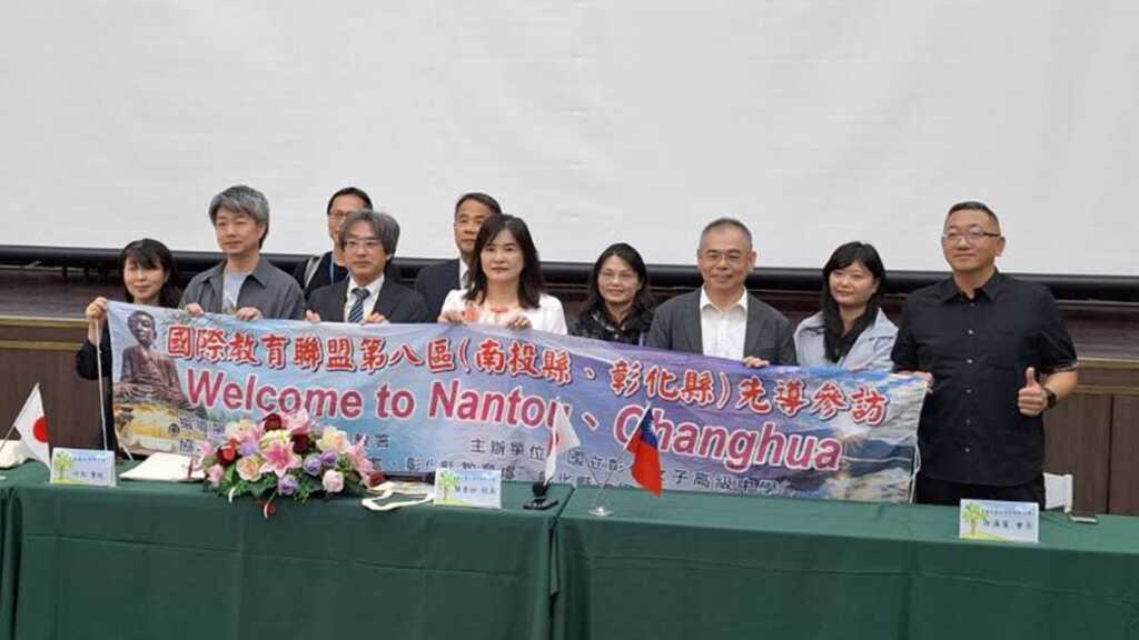 ▲日本姬路西高校竹內副校長親自帶領43位師生參訪彰化女中。(記者林明佑翻攝)