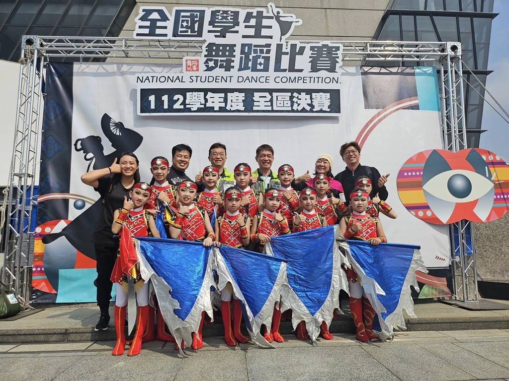 ▲僑信國小以《凜峰刀影旗飛揚》獲國小B團體乙組古典舞特優。(彰化縣政府提供)