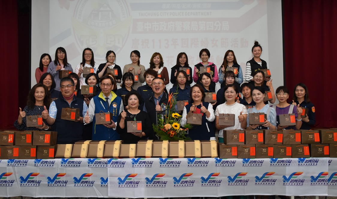 ▲圖說:三八婦女節慶祝活動上,特別致贈每位女性同仁手工巧克力 (圖/台中市政府提供)