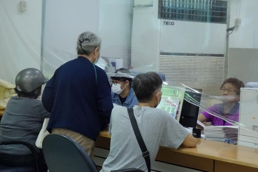 陸配帶肉包入境罰鍰20萬元 體諒孤老無依寬緩分期5年繳清