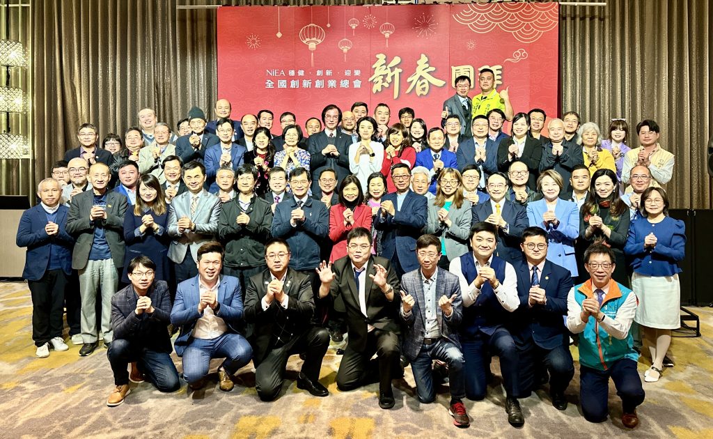 全國新創總會新創團拜大合照。（圖/記者林照東攝）