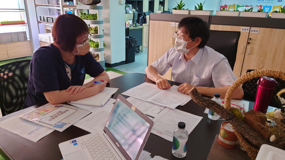 ▲委員提出推動友善職場建議。(中彰投分署提供)