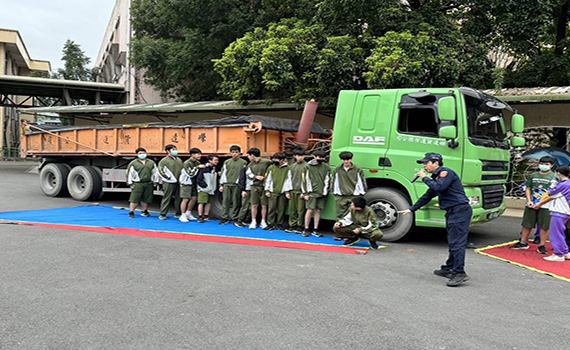 砂石車進校園  內輪差視野死角震撼教育