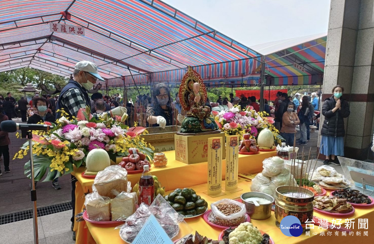 桃園啟動清明多項服務,便利民眾掃墓祭祖。