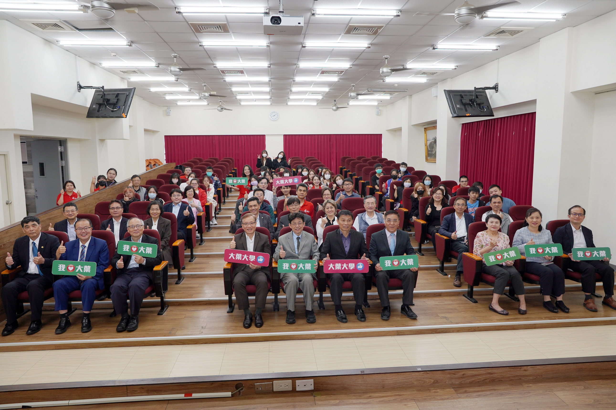 ▲大葉大學113學年度新設學士後護理學系，邀請產業代表參與揭牌典禮。（記者張溎壕攝）