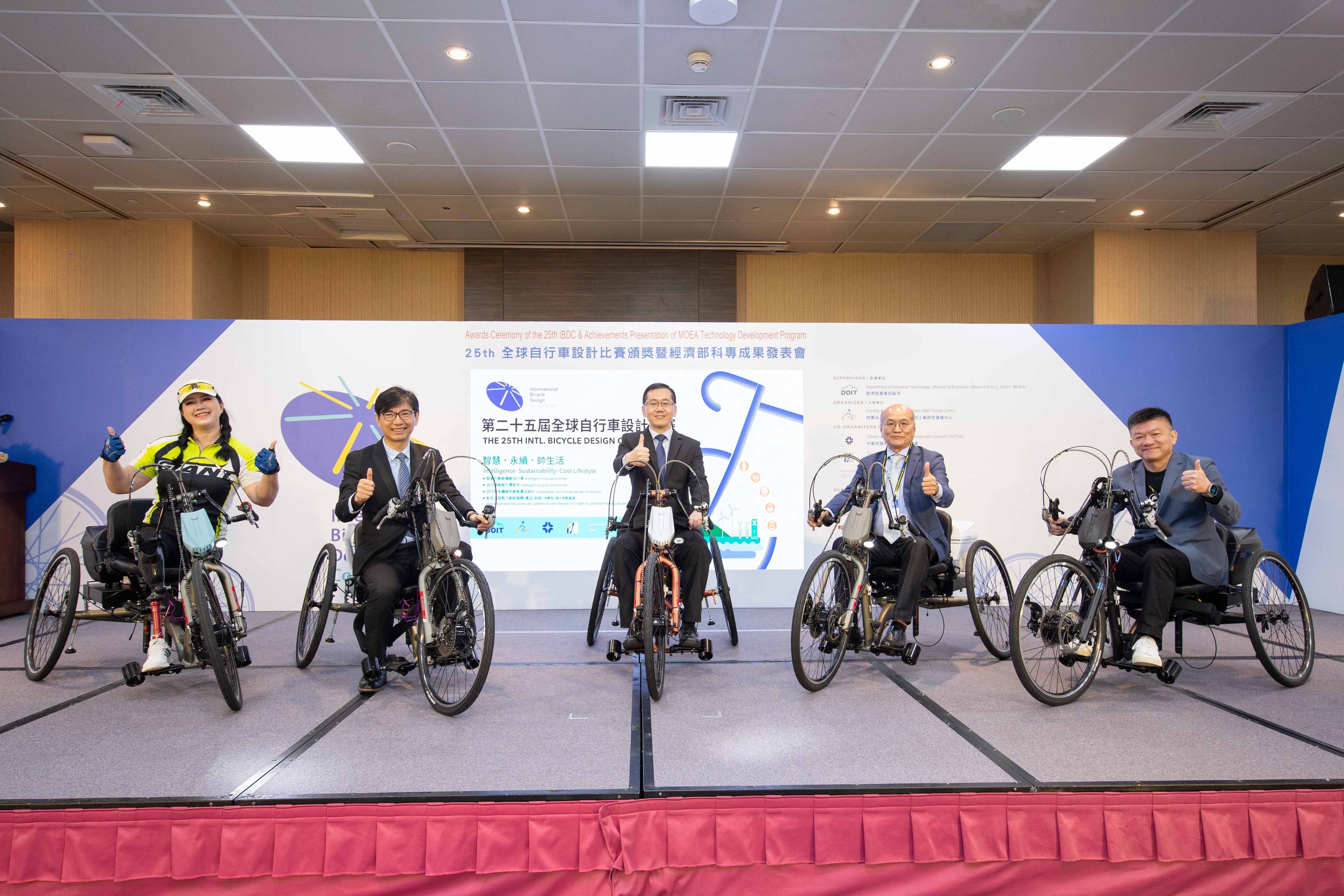 經濟部推出身障手搖車2.0　上山、環島智慧無礙