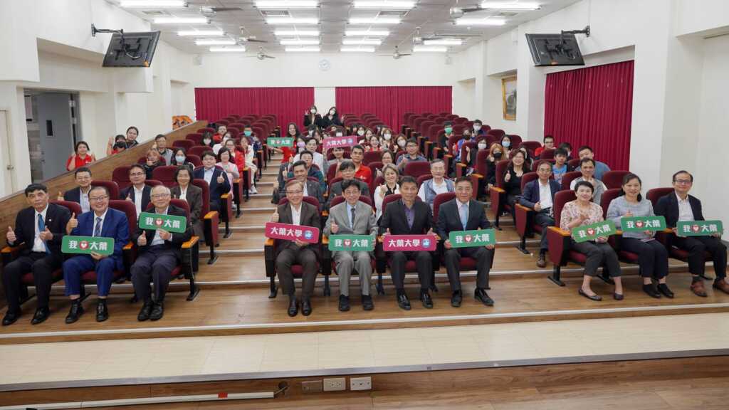 ▲大葉大學113學年度新設學士後護理學系,邀請產業代表參與揭牌典禮。(記者林郁芯翻攝)
