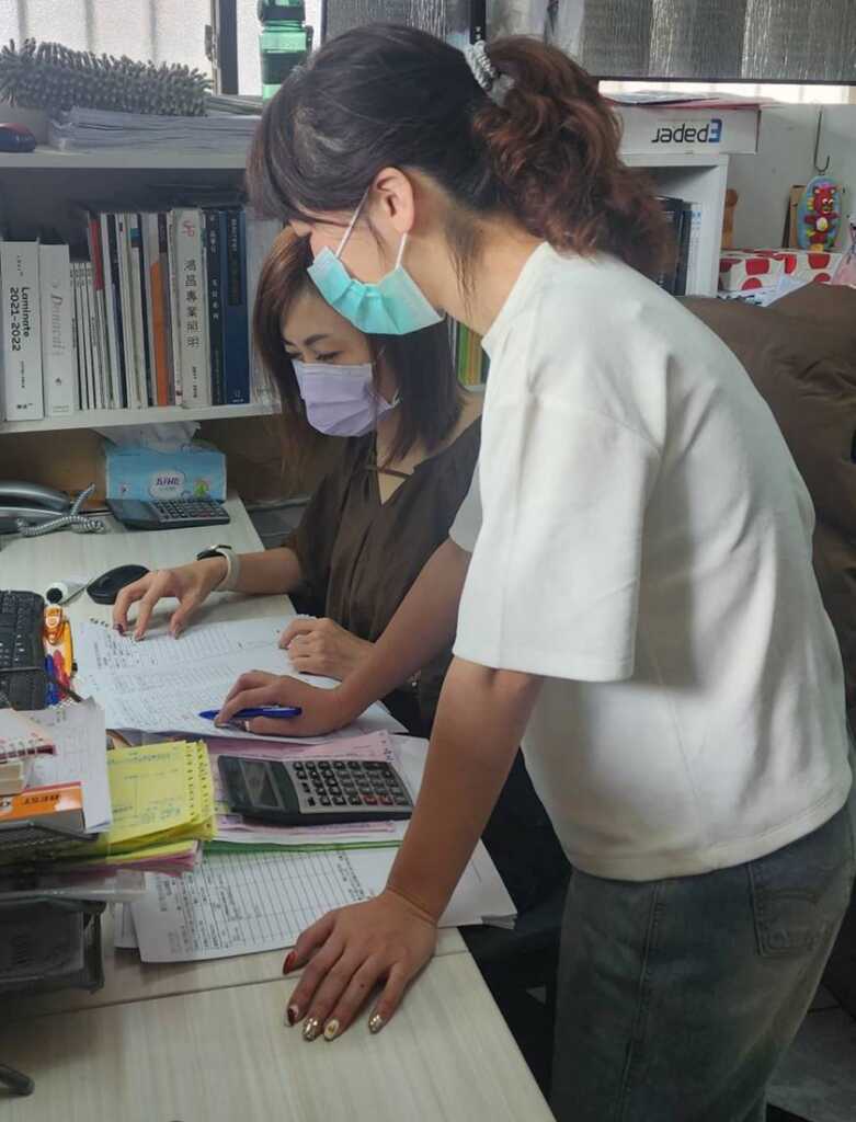 ▲偏鄉企業推動工時彈性調整 助育兒婦女兼顧職場與媽媽雙角色。（中分署提供）