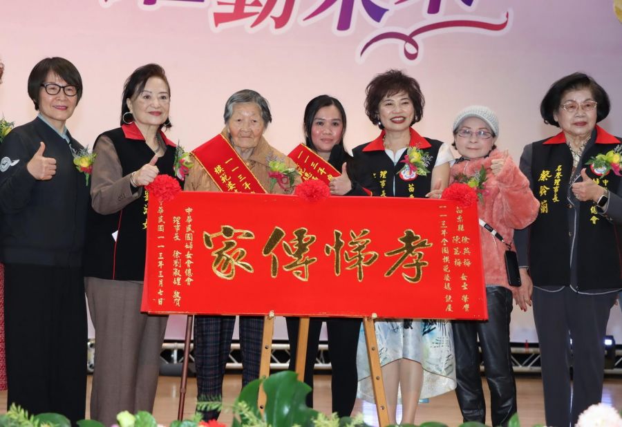 婦女節慶祝大會!苗縣表揚模範婆媳、績優小組召集人